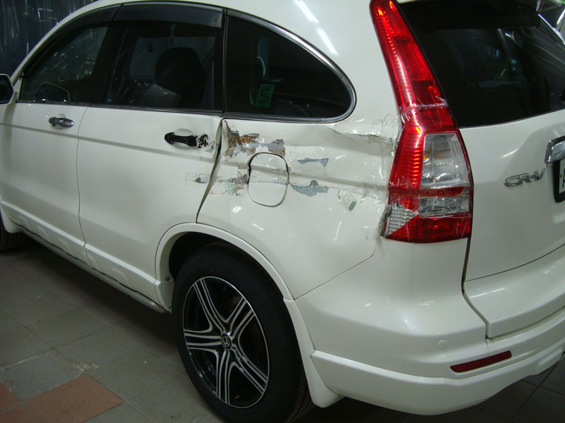 Кузовной ремонт автомобиля Honda CR-V (Хонда ЦРВ): замена заднего крыла и двери