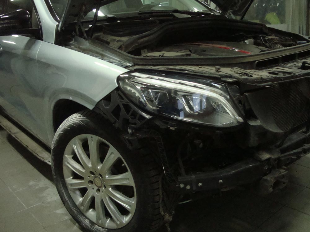 Кузовной ремонт Мерседес Бенц GLE (Mercedes-Benz GLE) после въезда в столб